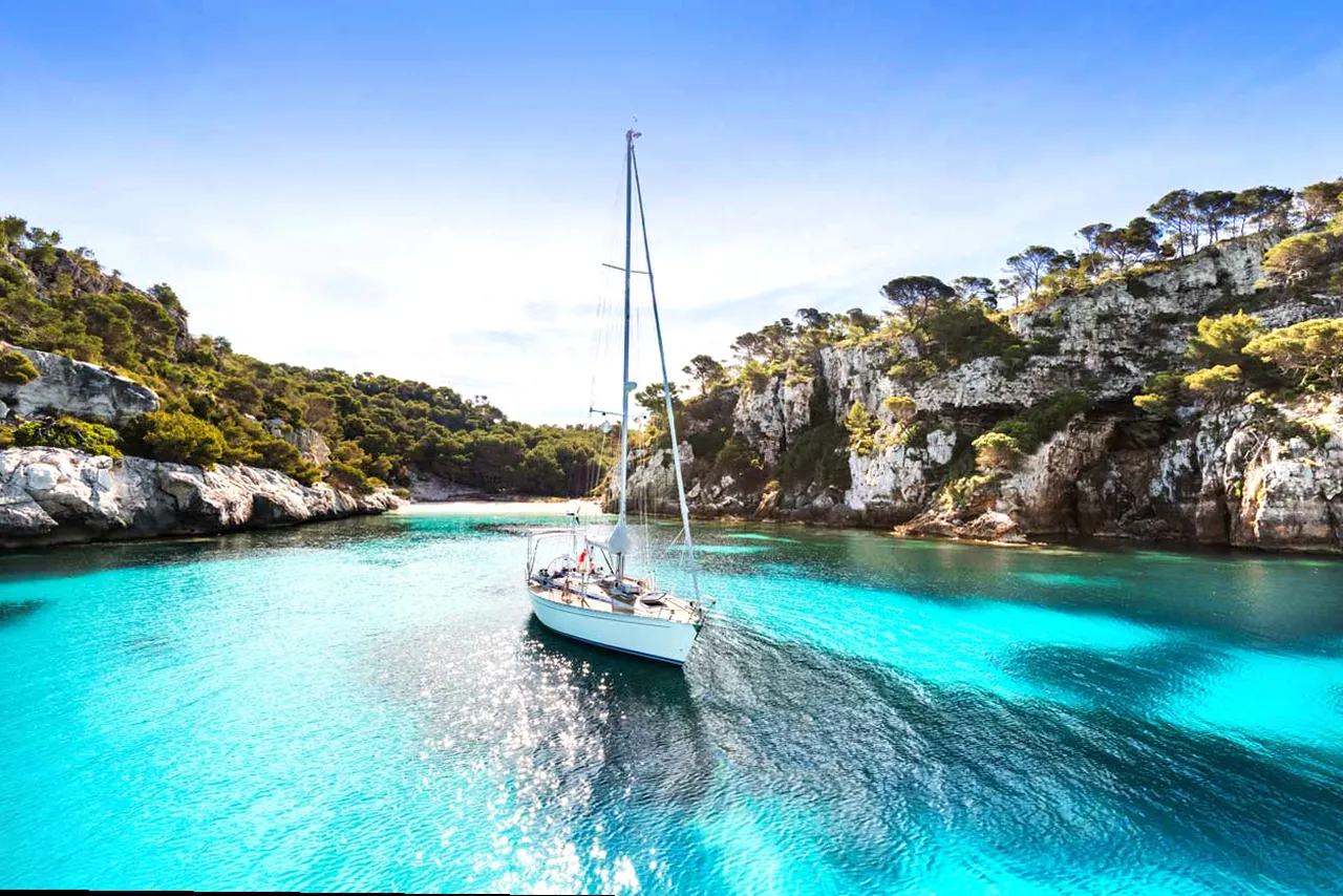 Familia disfrutando de un alquiler de barco en Sóller